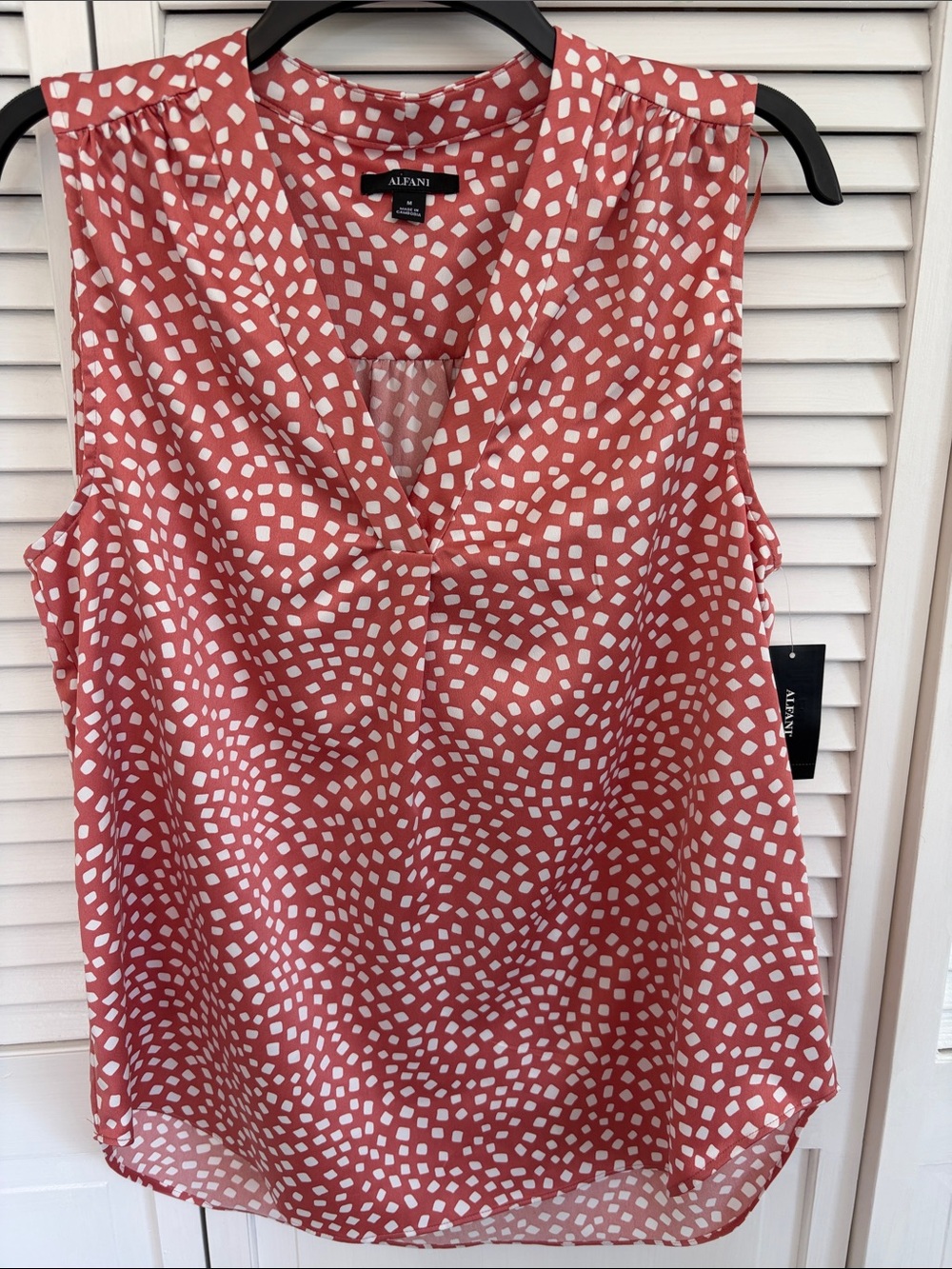 NWT Alfani Women's Sz M Sleeveless Shell Top Orange White Machine Washable Satin